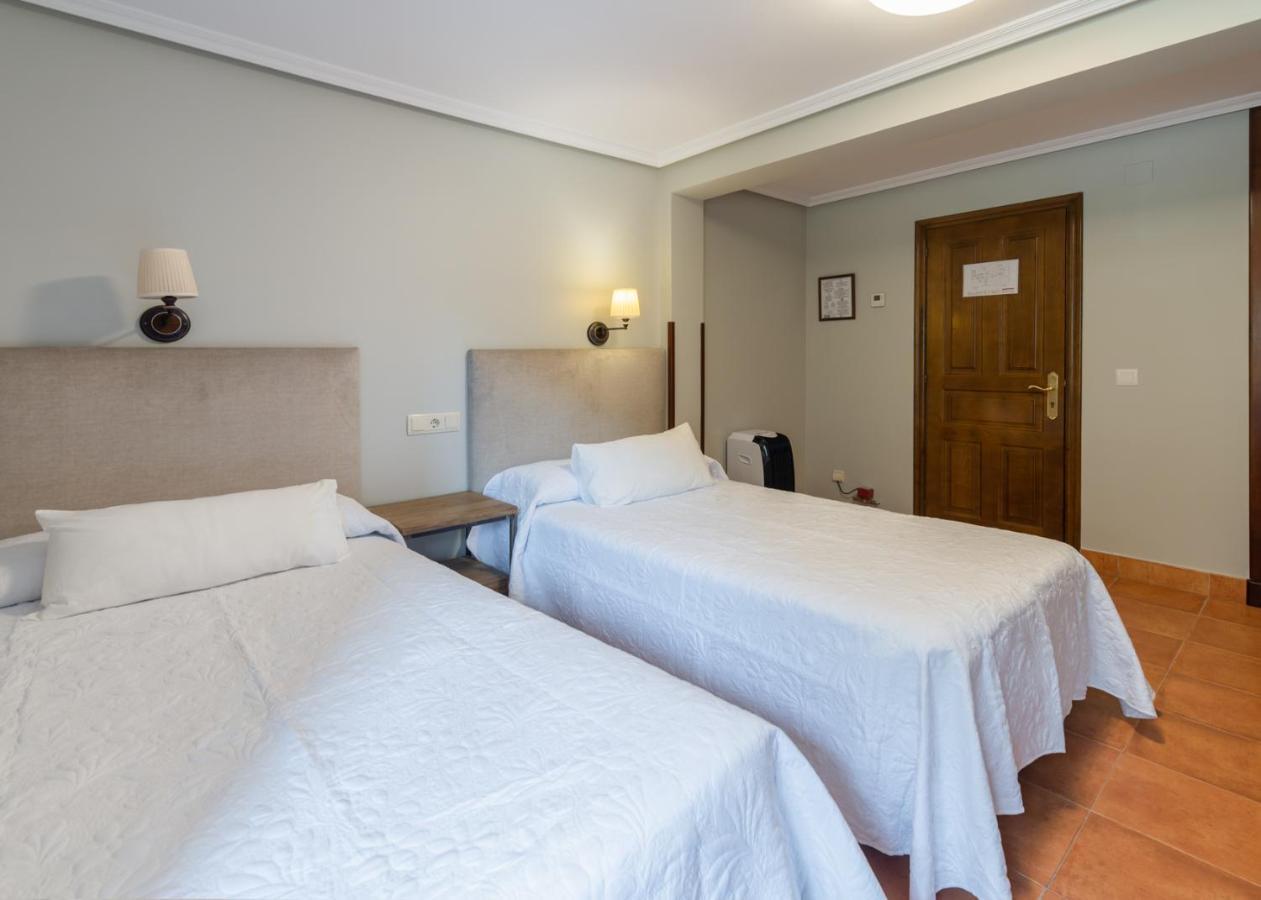 Logis Hotel Restaurante La Casa De Juansabeli Arenas De Cabrales Luaran gambar