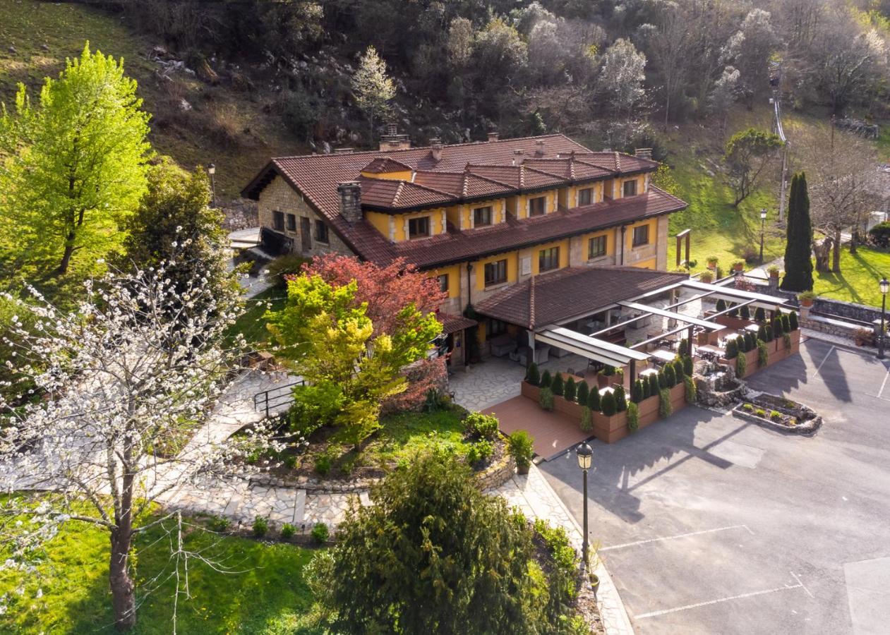 Logis Hotel Restaurante La Casa De Juansabeli Arenas De Cabrales Luaran gambar