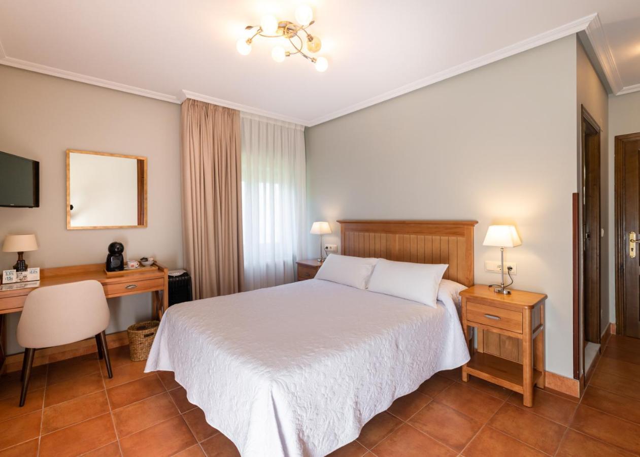 Logis Hotel Restaurante La Casa De Juansabeli Arenas De Cabrales Luaran gambar