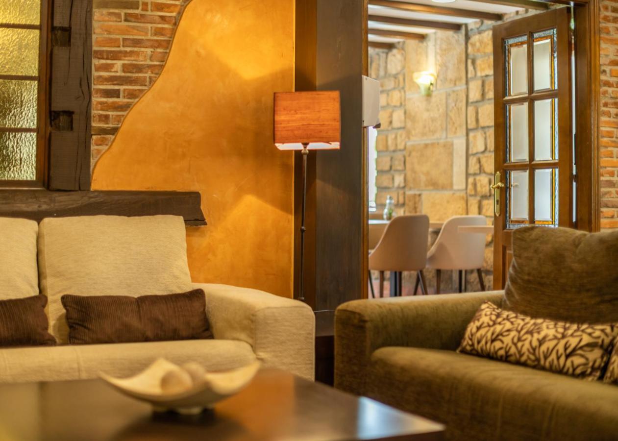 Logis Hotel Restaurante La Casa De Juansabeli Arenas De Cabrales Luaran gambar